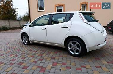 Хэтчбек Nissan Leaf 2013 в 