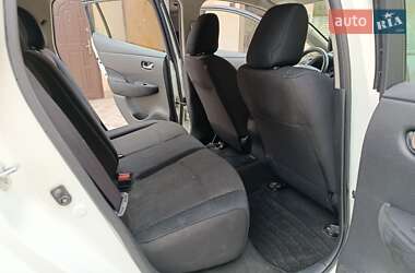 Хэтчбек Nissan Leaf 2013 в 