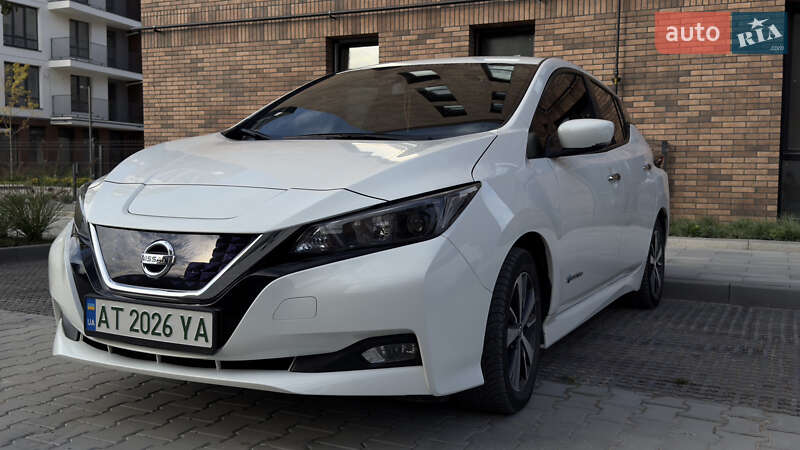 Хэтчбек Nissan Leaf 2019 в 