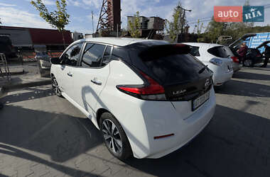Хэтчбек Nissan Leaf 2019 в 