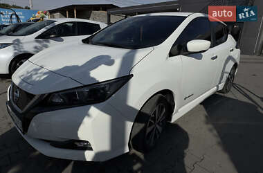 Хэтчбек Nissan Leaf 2019 в 