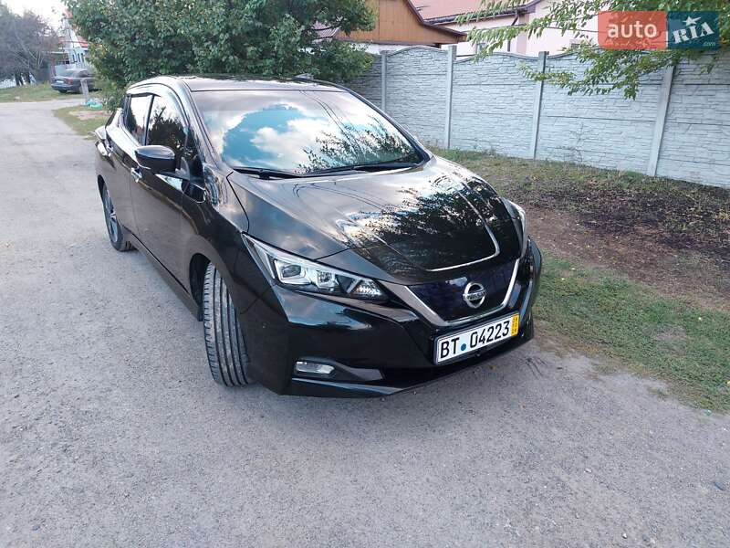 Хэтчбек Nissan Leaf 2018 в Днепре