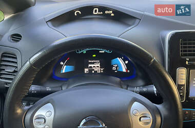Хэтчбек Nissan Leaf 2016 в 