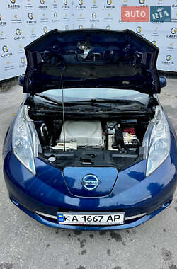 Хэтчбек Nissan Leaf 2016 в 