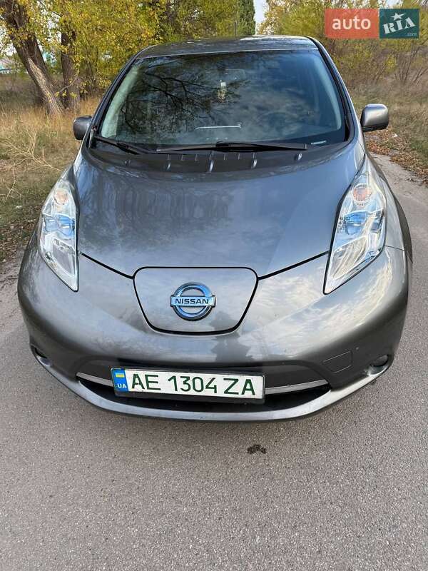 Хетчбек Nissan Leaf 2014 в Дніпрі