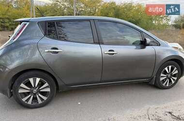 Хэтчбек Nissan Leaf 2014 в 