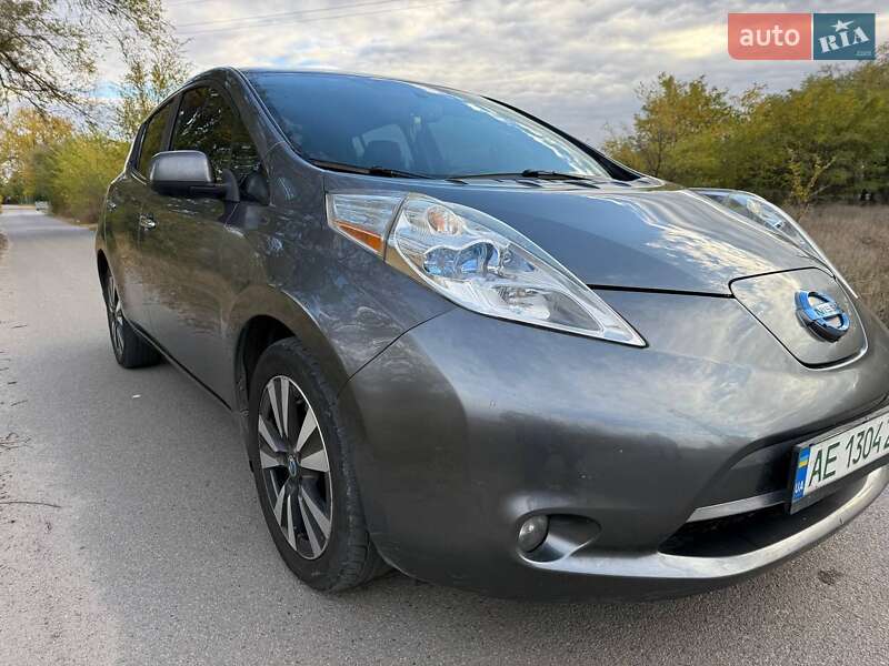 Хетчбек Nissan Leaf 2014 в Дніпрі