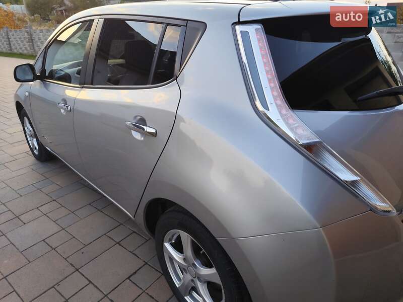 Хэтчбек Nissan Leaf 2016 в Ровно