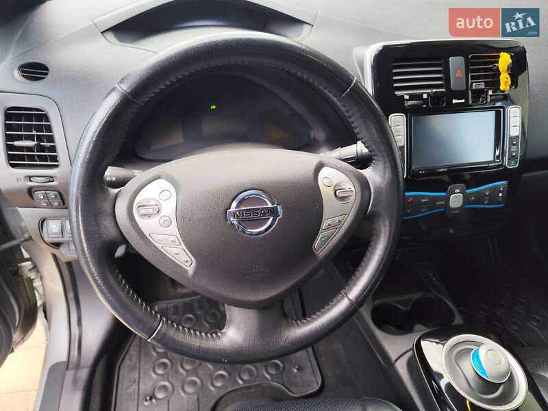 Хэтчбек Nissan Leaf 2016 в Ровно