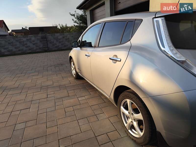 Хэтчбек Nissan Leaf 2016 в Ровно