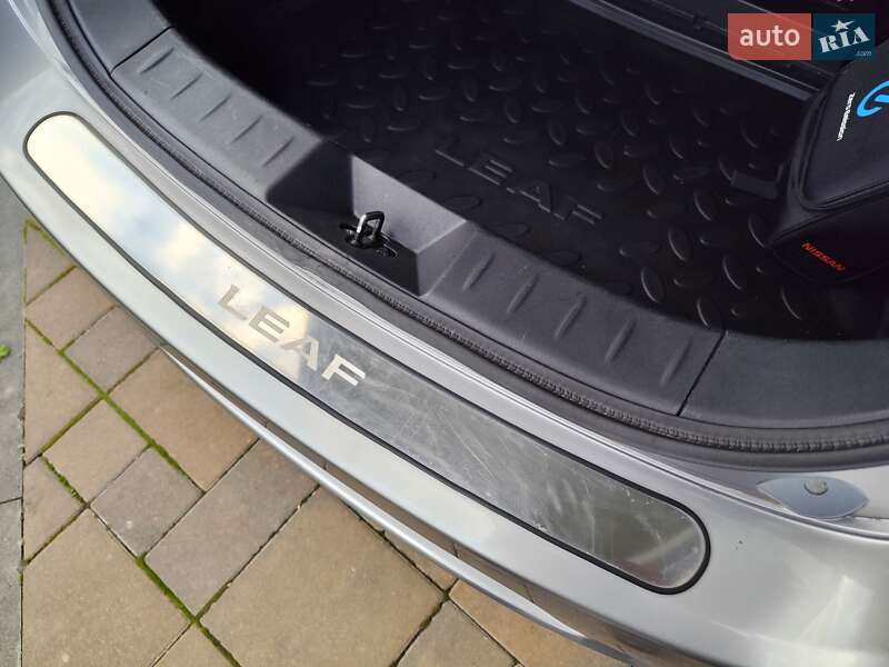Хэтчбек Nissan Leaf 2016 в Ровно