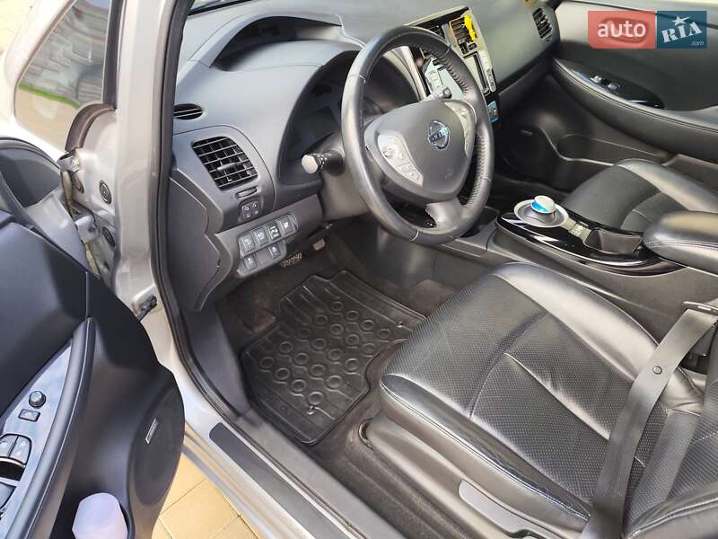 Хэтчбек Nissan Leaf 2016 в Ровно
