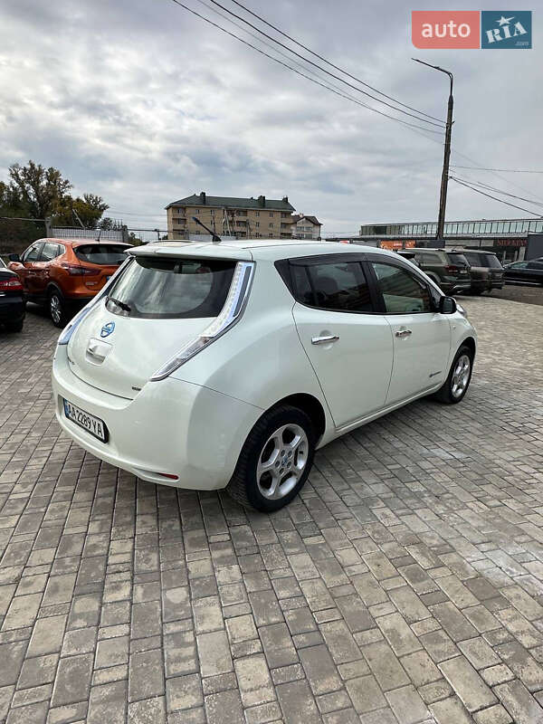 Хетчбек Nissan Leaf 2011 в Білогородці