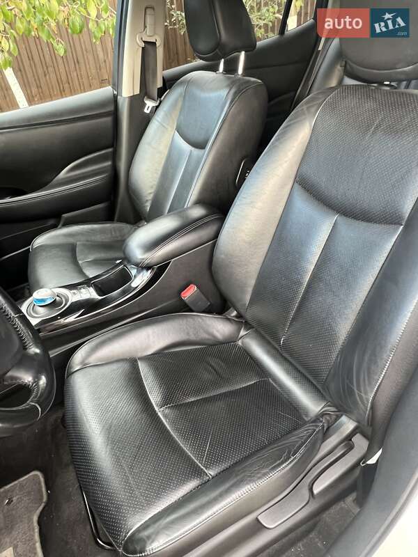 Хэтчбек Nissan Leaf 2015 в Житомире фото 7 Хэтчбек Nissan Leaf 2015 в Житомире