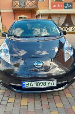 Хэтчбек Nissan Leaf 2016 в 