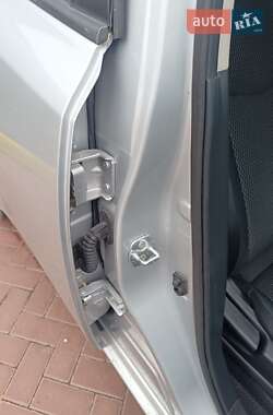 Хетчбек Nissan Leaf 2014 в 