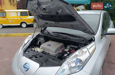 Хетчбек Nissan Leaf 2014 в 