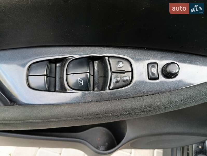 Хетчбек Nissan Leaf 2014 в Одесі