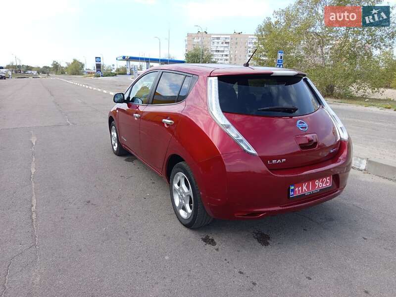 Хэтчбек Nissan Leaf 2015 в Запорожье