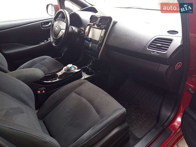 Хэтчбек Nissan Leaf 2015 в Запорожье