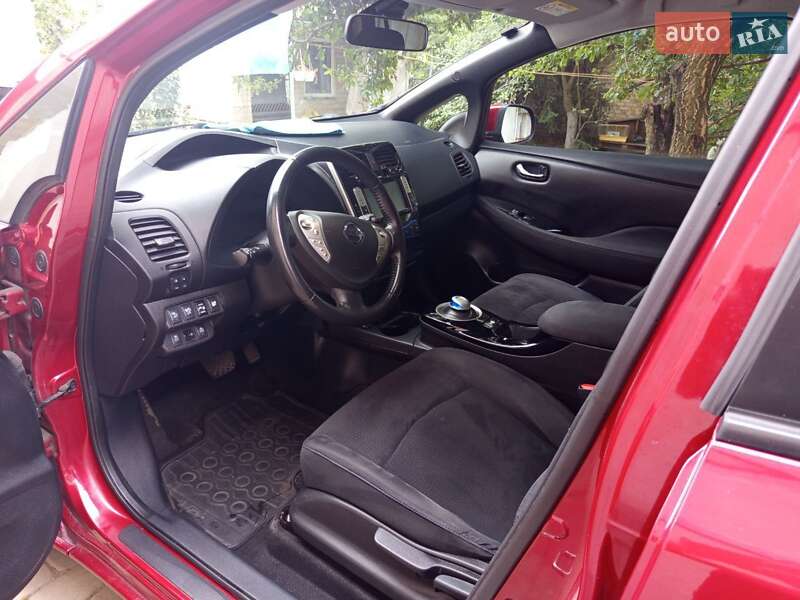 Хэтчбек Nissan Leaf 2015 в Запорожье