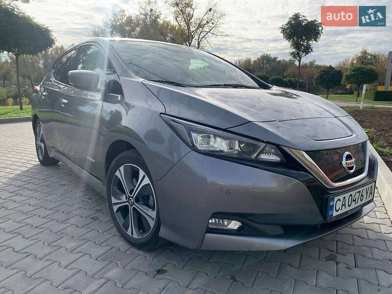 Хэтчбек Nissan Leaf 2018 в Умани