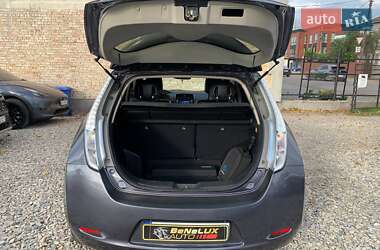Хэтчбек Nissan Leaf 2013 в 