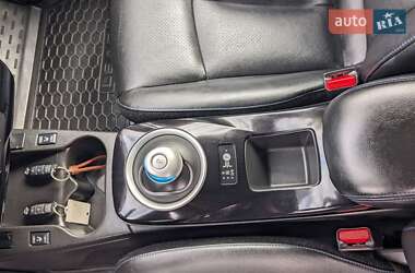 Хэтчбек Nissan Leaf 2013 в 