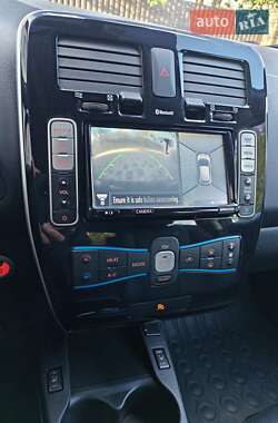 Хэтчбек Nissan Leaf 2014 в 