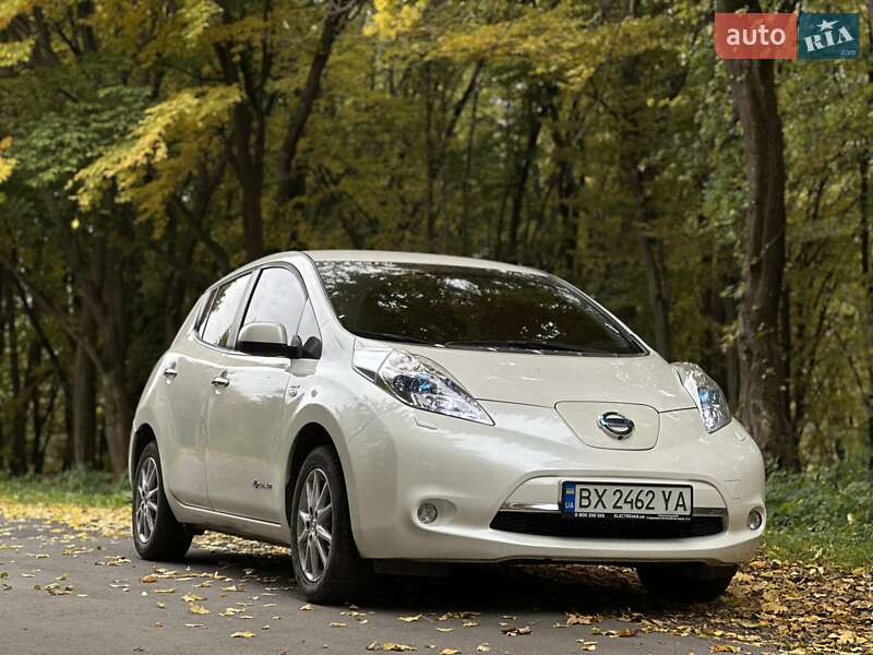 Хэтчбек Nissan Leaf 2014 в 