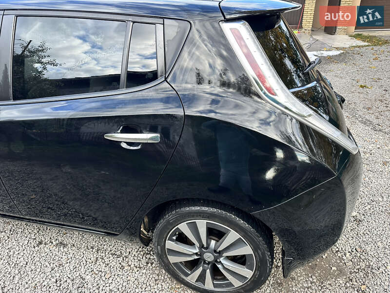 Хетчбек Nissan Leaf 2015 в Умані