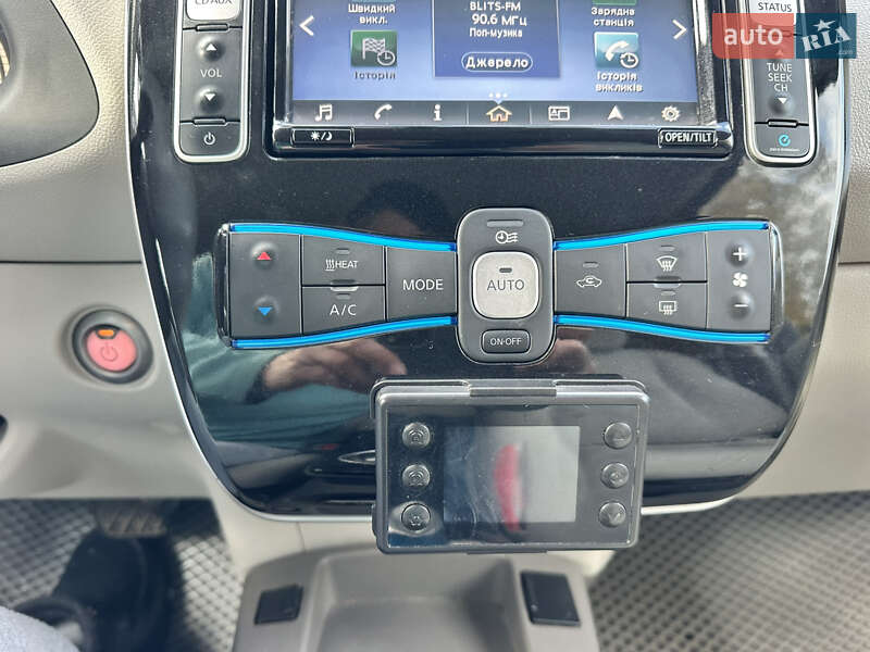 Хетчбек Nissan Leaf 2015 в Умані