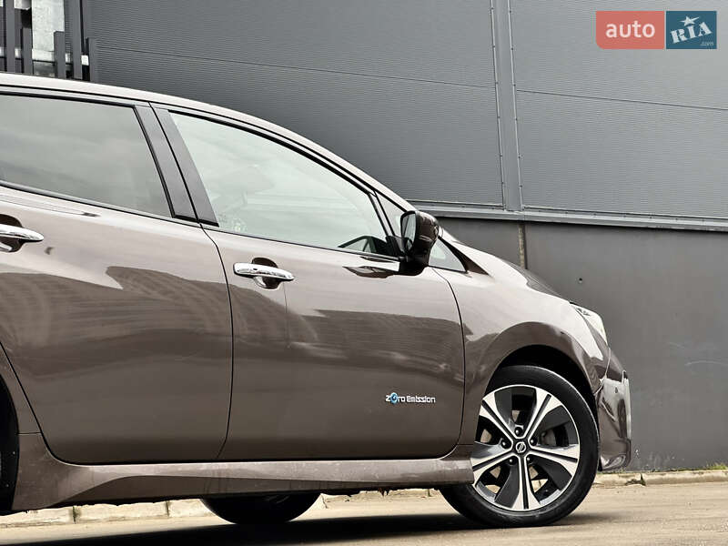 Хэтчбек Nissan Leaf 2018 в Киеве