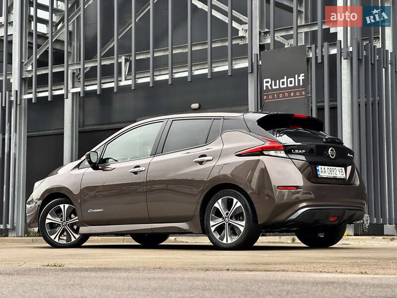 Хэтчбек Nissan Leaf 2018 в Киеве