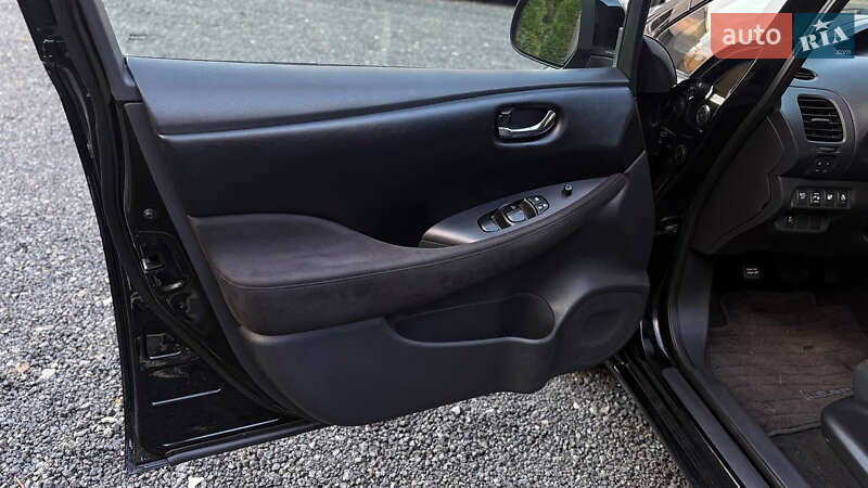 Хетчбек Nissan Leaf 2013 в Миколаєві