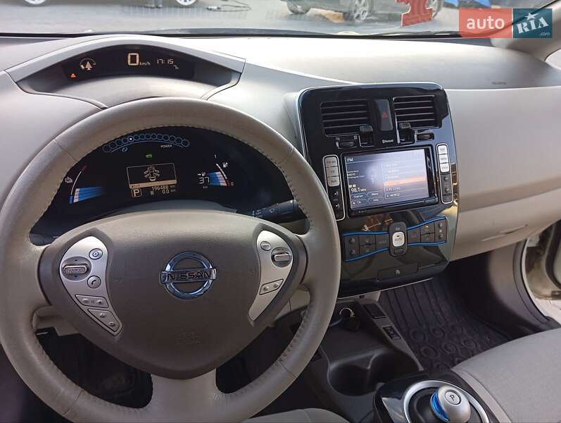 Хэтчбек Nissan Leaf 2012 в Владимире