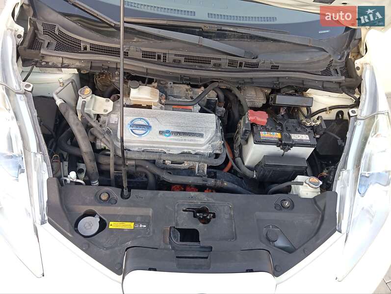 Хэтчбек Nissan Leaf 2012 в Владимире