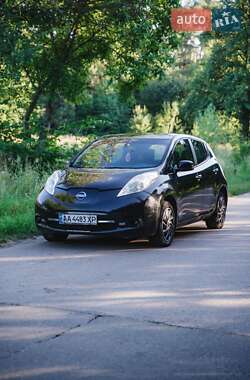 Хэтчбек Nissan Leaf 2015 в 