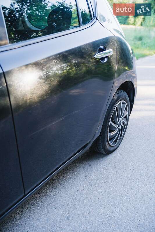 Хэтчбек Nissan Leaf 2015 в Киеве фото 16 Хэтчбек Nissan Leaf 2015 в Киеве