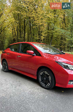 Хэтчбек Nissan Leaf 2022 в 