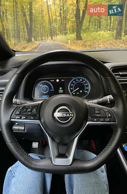 Хэтчбек Nissan Leaf 2022 в 