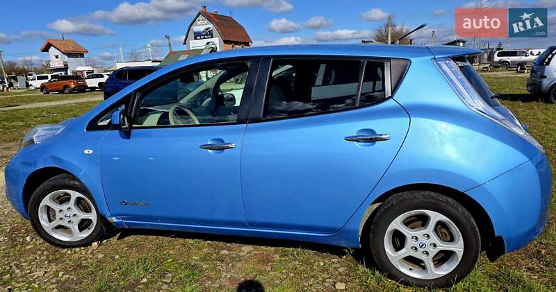 Хэтчбек Nissan Leaf 2012 в Калуше