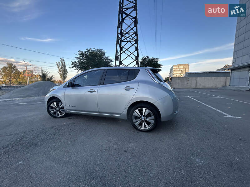 Хэтчбек Nissan Leaf 2013 в Днепре