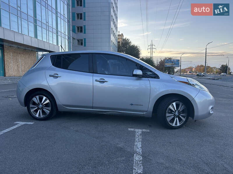 Хэтчбек Nissan Leaf 2013 в Днепре