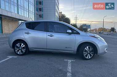 Хэтчбек Nissan Leaf 2013 в 