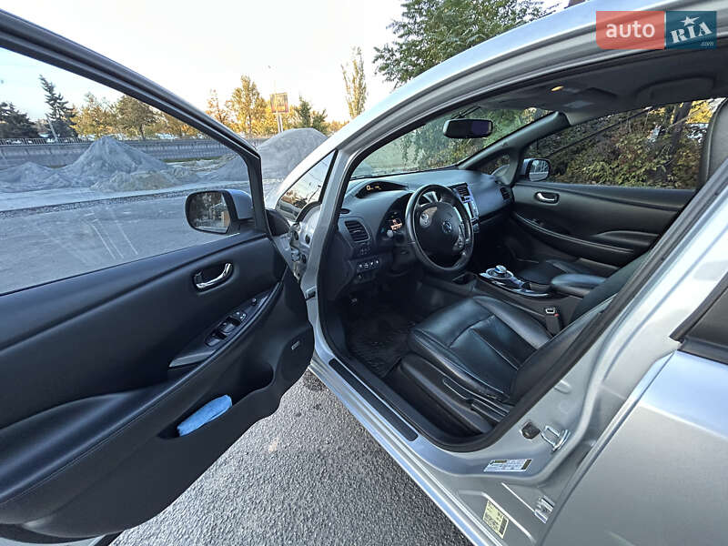 Хэтчбек Nissan Leaf 2013 в Днепре