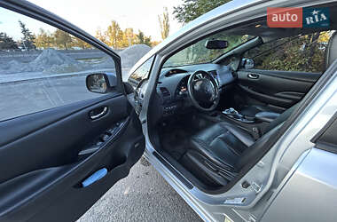 Хэтчбек Nissan Leaf 2013 в 
