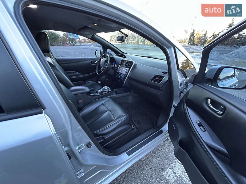 Хэтчбек Nissan Leaf 2013 в Днепре