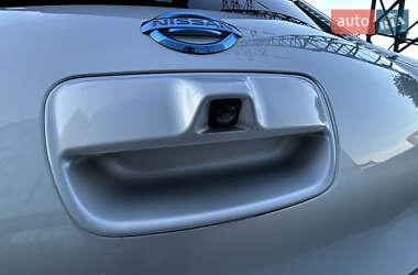 Хэтчбек Nissan Leaf 2013 в 