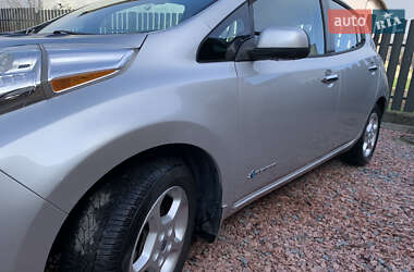 Хэтчбек Nissan Leaf 2013 в 